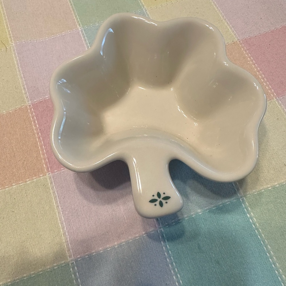 Longaberger Woven Traditions Clover-Shaped Ramakin
